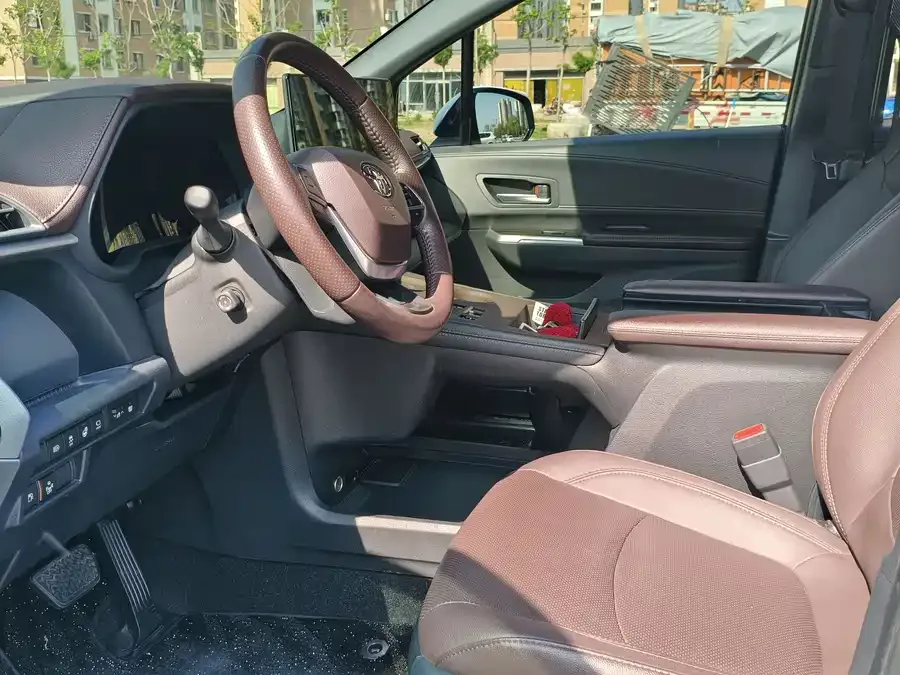 Toyota Sienna SIENNA 2023 2.5L Hybrid Platinum Edition 2023 — миниатюра 4