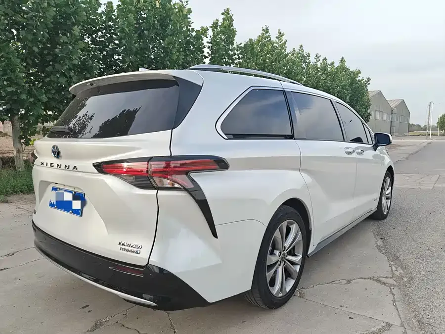 Toyota Sienna SIENNA 2021 2.5L Hybrid Premium Edition 2023 — миниатюра 2