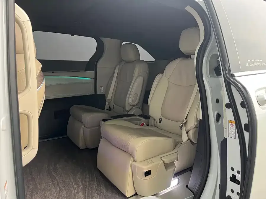 Toyota Sienna SIENNA 2021 2.5L Hybrid Luxury Edition 2022 — миниатюра 4
