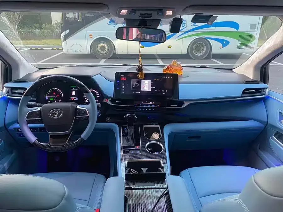 Toyota Sienna SIENNA 2021 2.5L Hybrid Comfort Edition 2022 — миниатюра 2