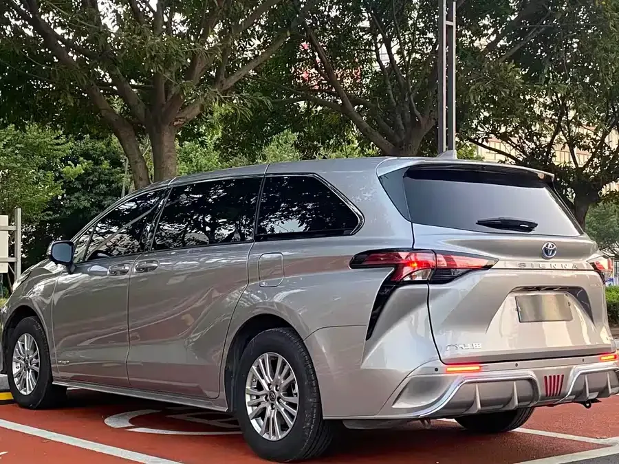 Toyota Sienna SIENNA 2021 2.5L Hybrid Comfort Edition 2022 — миниатюра 3