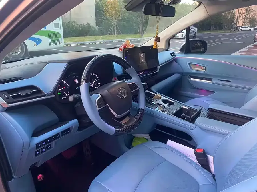 Toyota Sienna SIENNA 2021 2.5L Hybrid Comfort Edition 2022 — миниатюра 4