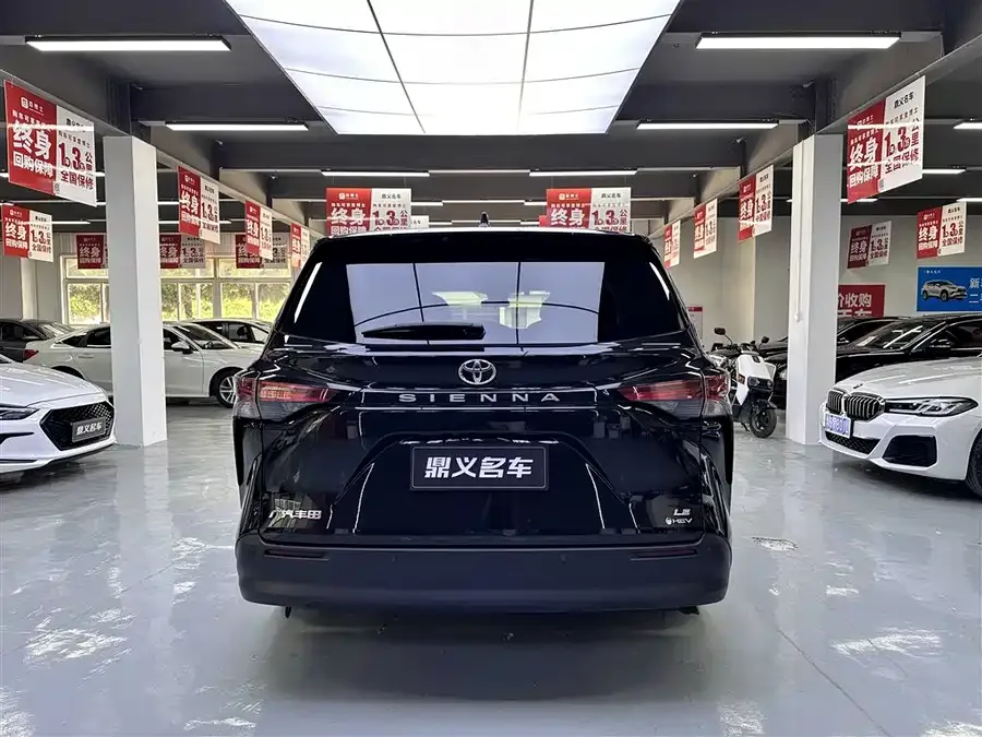 Toyota Sienna 2026 Sienna 2.5L Hybrid 2WD Comfort Edition 2025 — миниатюра 2