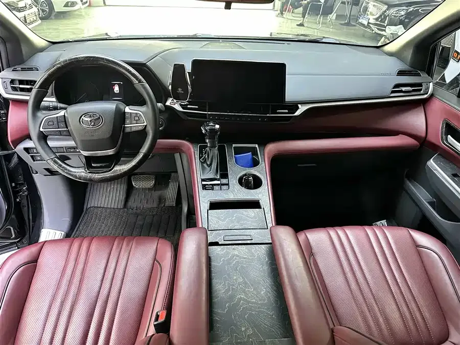 Toyota Sienna 2026 Sienna 2.5L Hybrid 2WD Comfort Edition 2025 — миниатюра 3