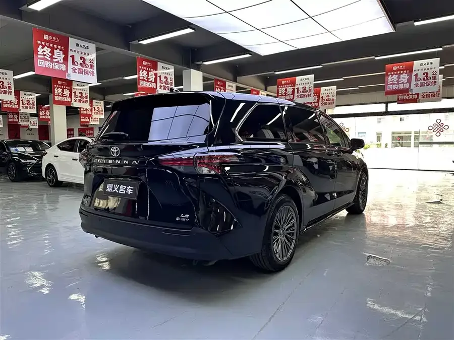 Toyota Sienna 2026 Sienna 2.5L Hybrid 2WD Comfort Edition 2025 — миниатюра 4