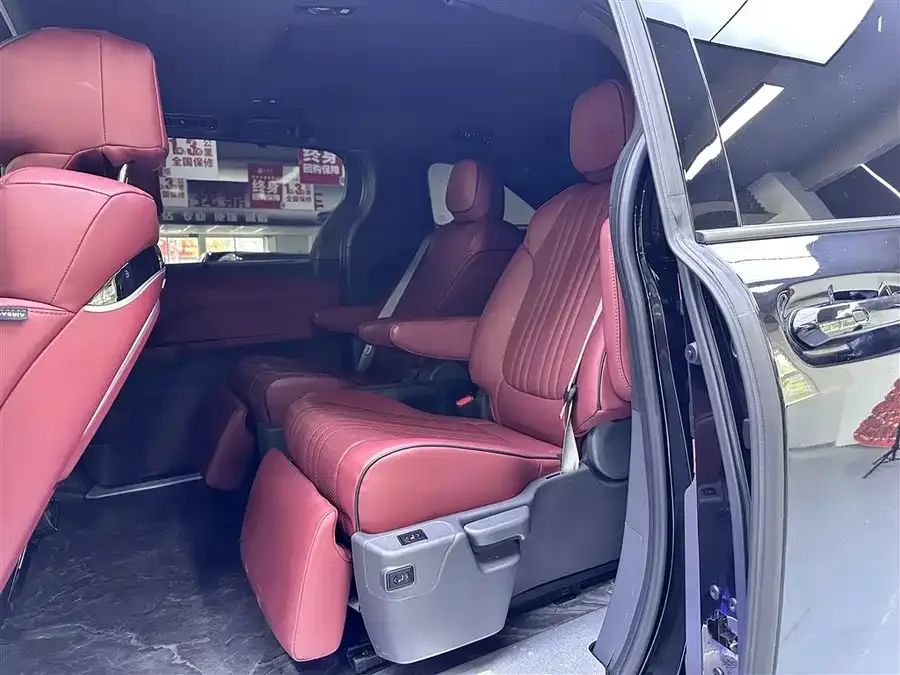 Toyota Sienna 2026 Sienna 2.5L Hybrid 2WD Comfort Edition 2025 — миниатюра 5