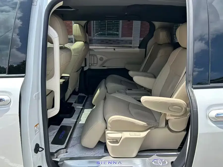 Toyota Sienna SIENNA 2021 2.5L Hybrid Premium Edition 2022 — миниатюра 5