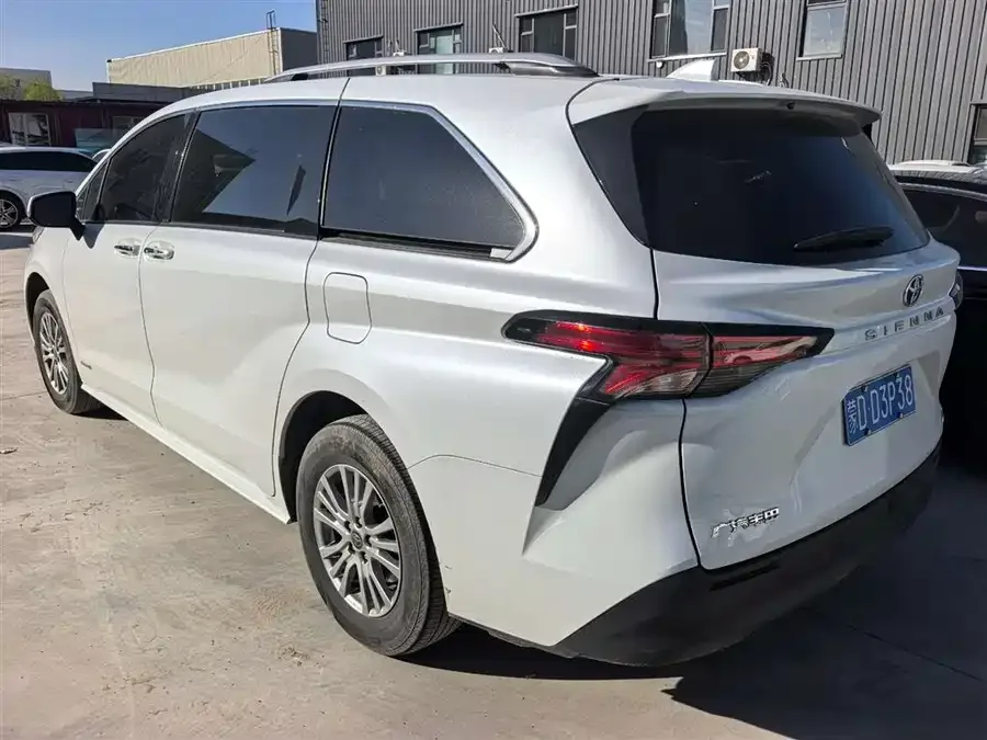 Toyota Sienna SIENNA 2023 2.5L Hybrid Comfort Edition 2024 — миниатюра 3