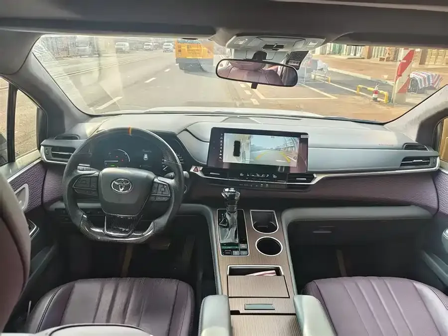 Toyota Sienna SIENNA 2024 2.5L Hybrid Comfort Edition 2024 — миниатюра 3