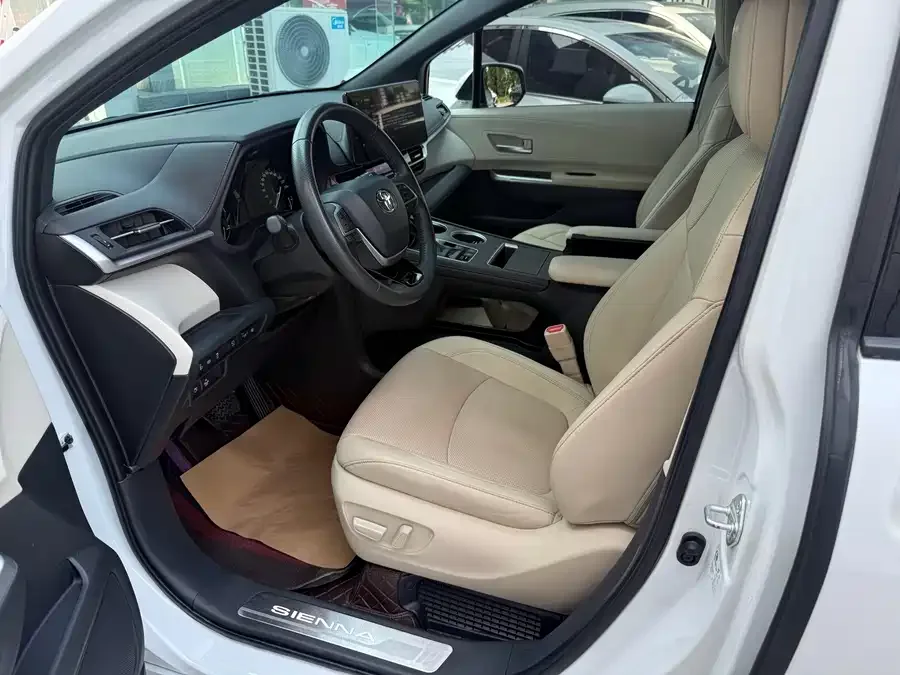 Toyota Sienna SIENNA 2023 2.5L Hybrid Premium Edition 2023 — миниатюра 2