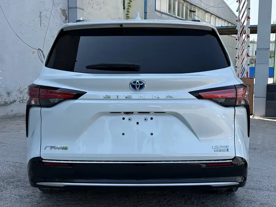 Toyota Sienna SIENNA 2023 2.5L Hybrid Premium Edition 2023 — миниатюра 4