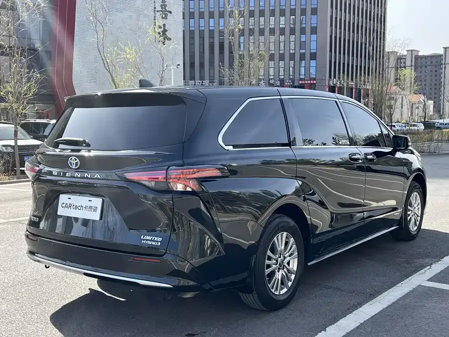Toyota Sienna SIENNA 2021 2.5L Hybrid Premium Edition 2022 — миниатюра 3