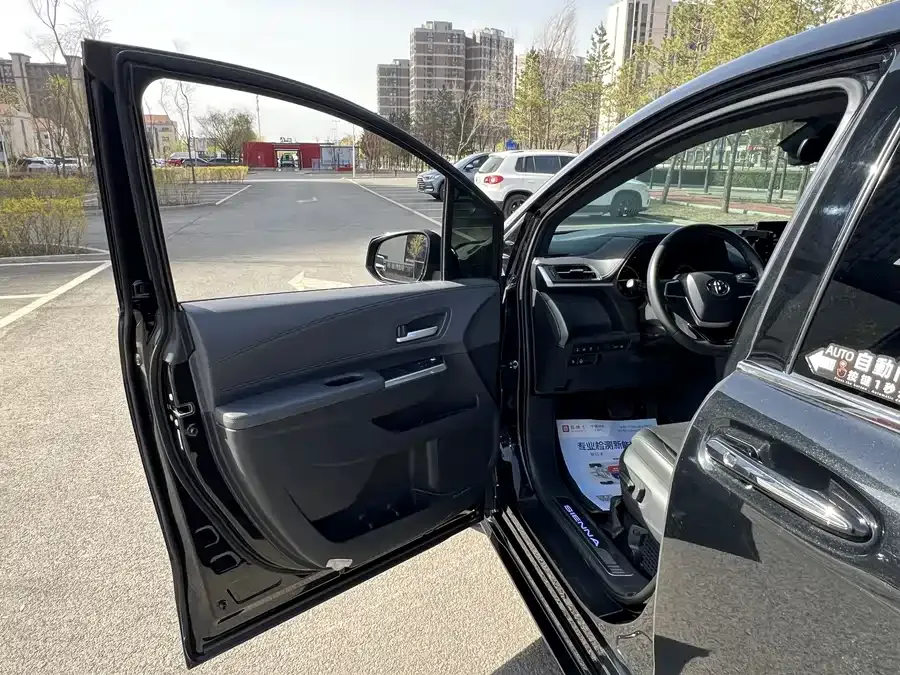 Toyota Sienna SIENNA 2021 2.5L Hybrid Premium Edition 2022 — миниатюра 5