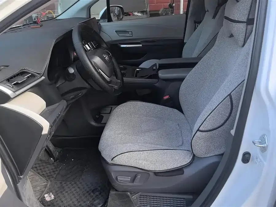 Toyota Sienna SIENNA 2024 2.5L Hybrid Comfort Edition 2024 — миниатюра 3