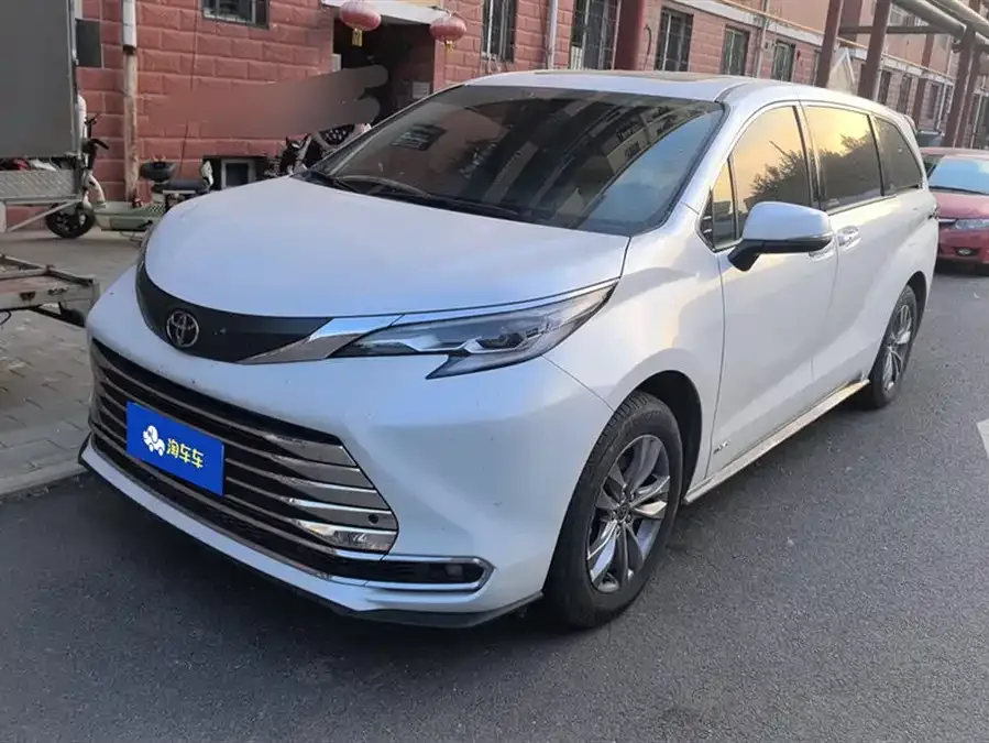 Toyota Sienna 2024