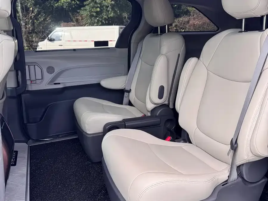 Toyota Sienna SIENNA 2023 2.5L Hybrid Comfort Edition 2023 — миниатюра 2