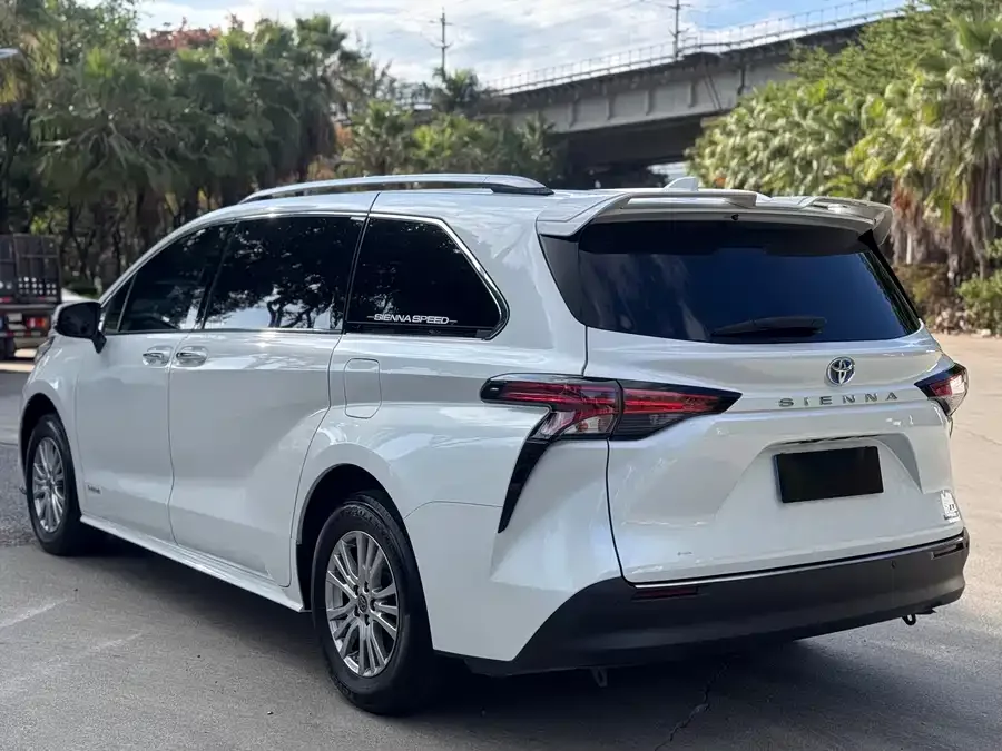 Toyota Sienna SIENNA 2023 2.5L Hybrid Comfort Edition 2023 — миниатюра 3