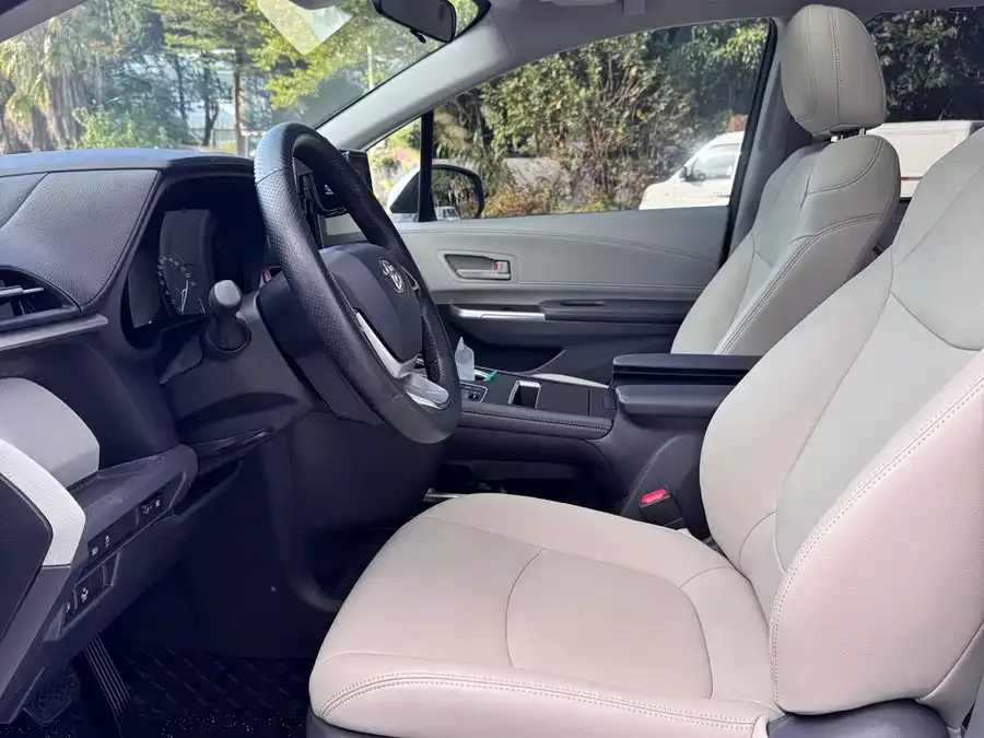 Toyota Sienna SIENNA 2023 2.5L Hybrid Comfort Edition 2023 — миниатюра 4