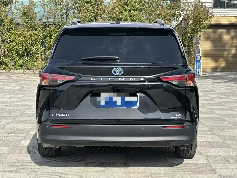 Toyota Sienna SIENNA 2024 2.5L Hybrid 4WD Premium Edition 2023 — миниатюра 3