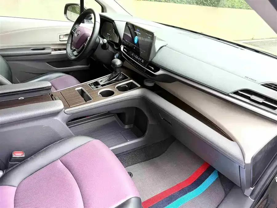 Toyota Sienna SIENNA 2023 2.5L Hybrid Comfort Edition 2023 — миниатюра 3