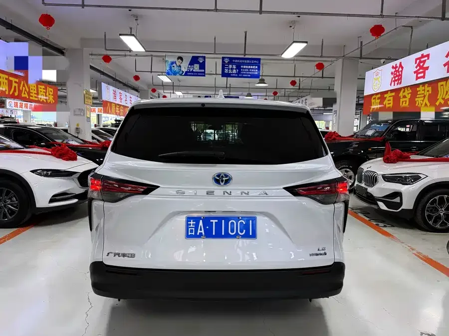 Toyota Sienna SIENNA 2021 2.5L Hybrid Comfort Edition 2022 — миниатюра 2
