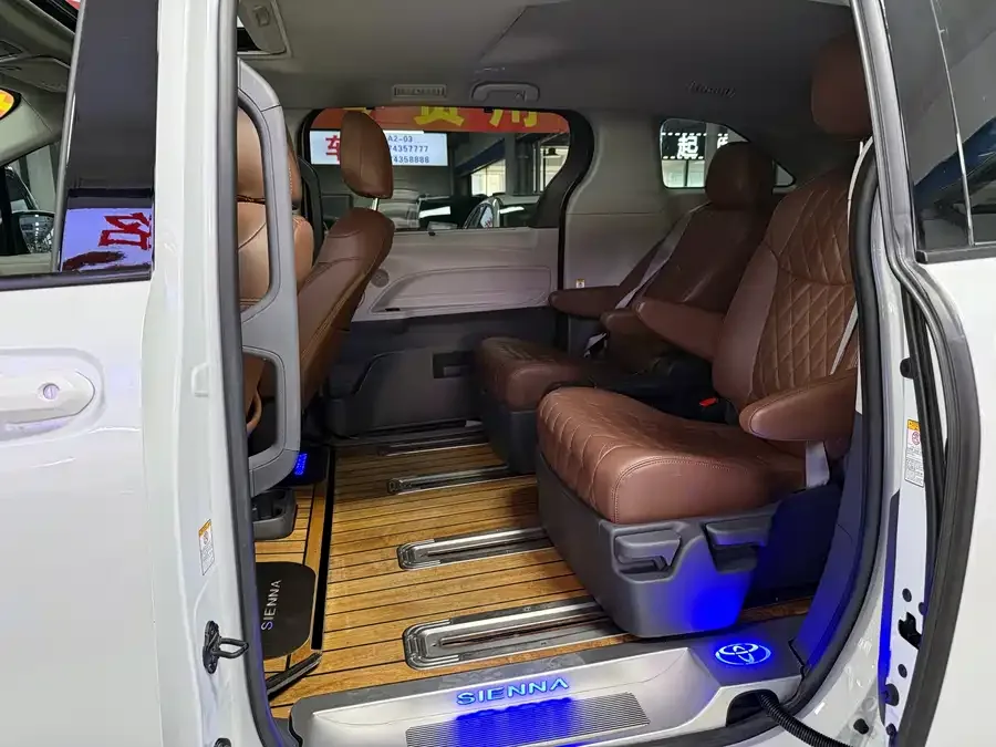 Toyota Sienna SIENNA 2021 2.5L Hybrid Comfort Edition 2022 — миниатюра 3