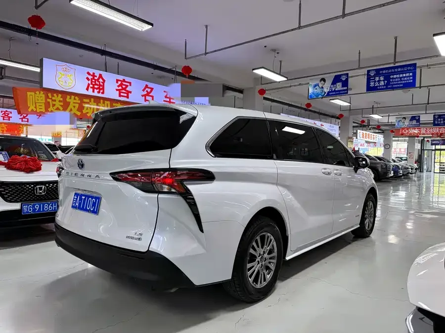 Toyota Sienna SIENNA 2021 2.5L Hybrid Comfort Edition 2022 — миниатюра 4
