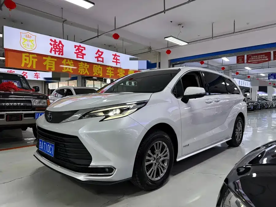 Toyota Sienna SIENNA 2021 2.5L Hybrid Comfort Edition 2022 — фото 1, купить с доставкой в Москву