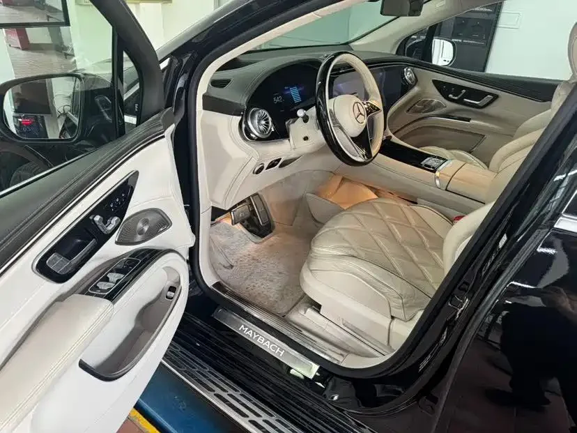 Mercedes-Benz Maybach EQS SUV Maybach EQS SUV 2024 EQS 680 Liyue Edition 2024 — миниатюра 3