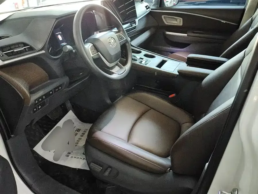 Toyota Sienna SIENNA 2024 2.5L Hybrid Comfort Edition 2024 — миниатюра 3