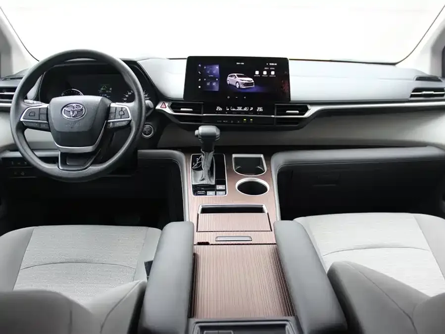 Toyota Sienna SIENNA 2024 2.5L Hybrid Comfort Edition 2025 — миниатюра 3