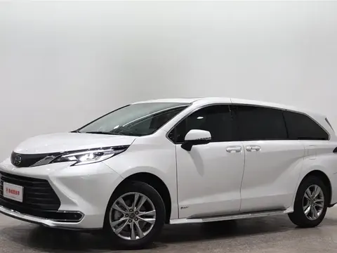 Toyota Sienna 2025 buy in Moscow