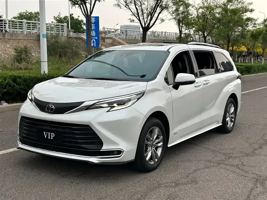 Toyota Sienna 2024