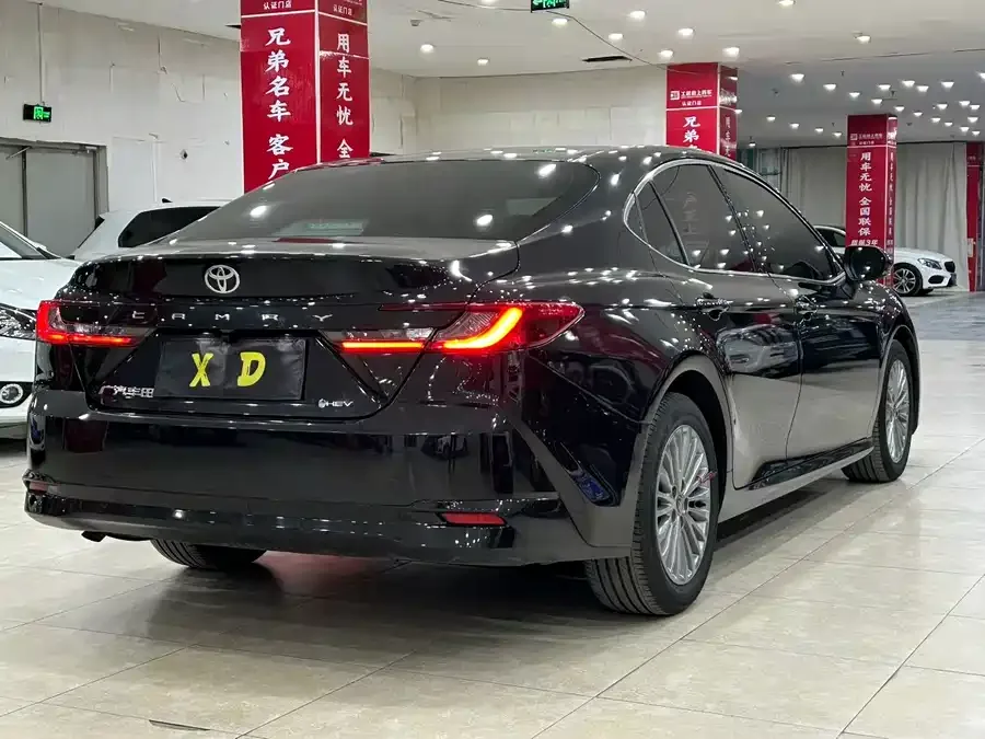 Toyota Camry Camry 2024 Hybrid 2.0HE Elite Edition 2025 — миниатюра 3