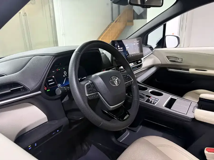 Toyota Sienna SIENNA 2021 2.5L Hybrid Supreme Edition 2022 — миниатюра 3