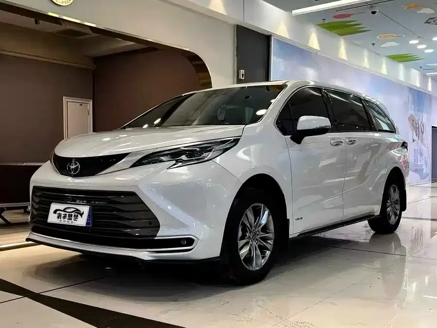 Toyota Sienna 2025