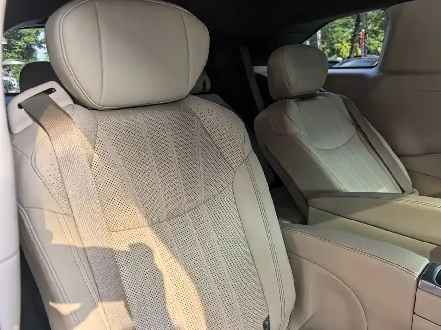 Toyota Sienna SIENNA 2024 2.5L Hybrid Platinum Edition 2024 — миниатюра 4