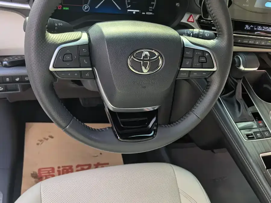 Toyota Sienna SIENNA 2024 2.5L Hybrid Platinum Edition 2024 — миниатюра 5