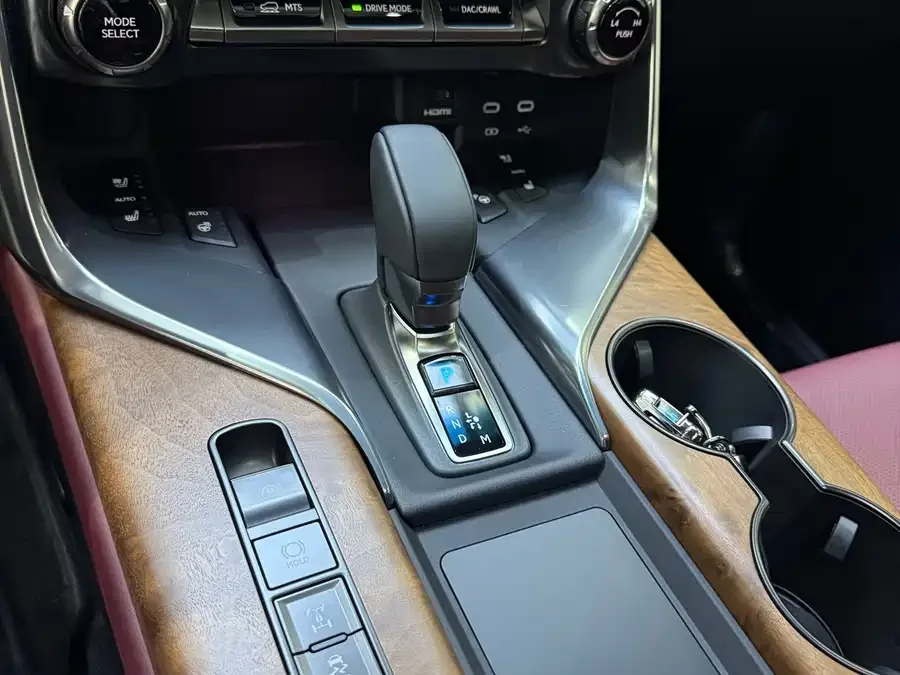 Lexus LX 2025 700h Territory Edition 2026 — миниатюра 4