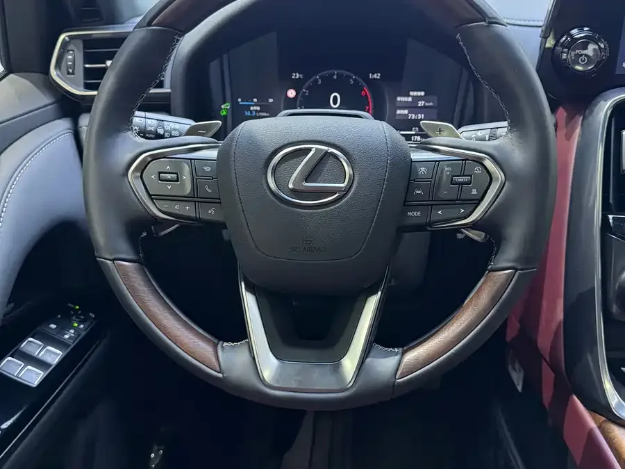 Lexus LX 2025 700h Territory Edition 2026 — миниатюра 5