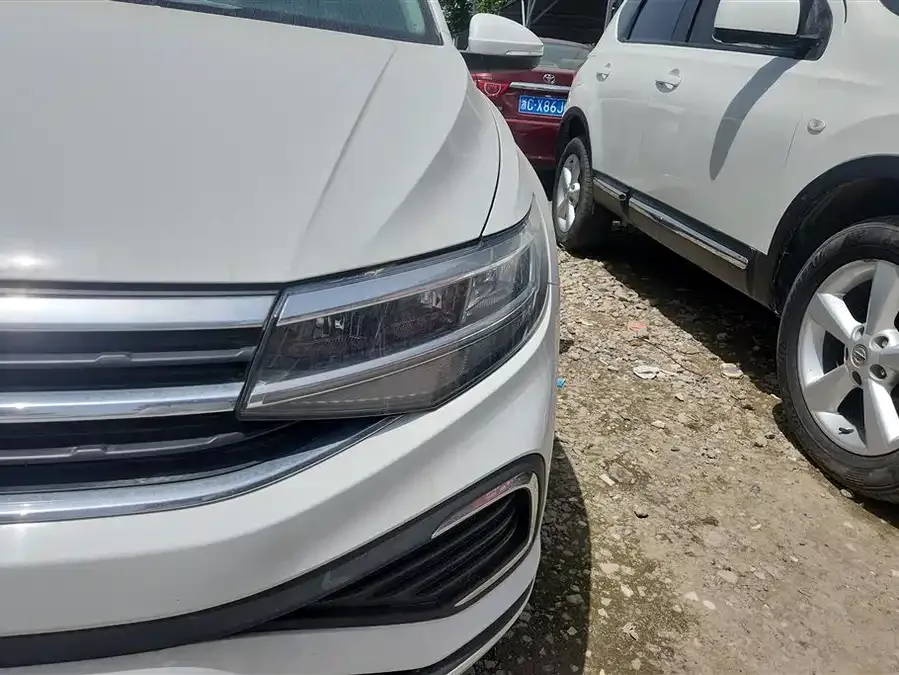 Volkswagen Bora Bora 2023 1.5L Automatic Limited Edition 2022 — миниатюра 2