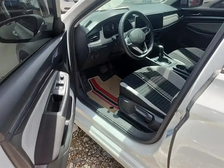 Volkswagen Bora Bora 2023 1.5L Automatic Limited Edition 2022 — миниатюра 3