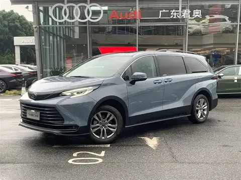 Toyota Sienna 2025 buy in Moscow