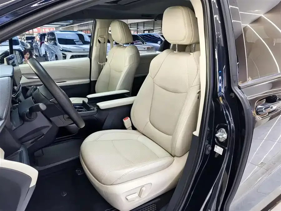 Toyota Sienna SIENNA 2024 2.5L Hybrid Premium Edition 2024 — миниатюра 2