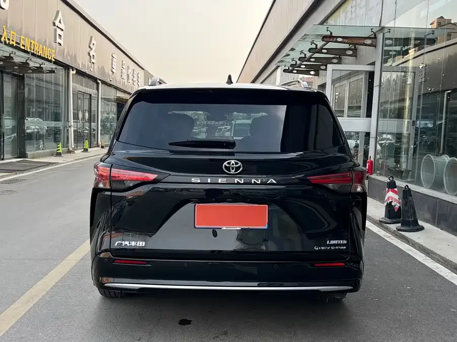 Toyota Sienna SIENNA 2024 2.5L Hybrid 4WD Premium Edition 2024 — миниатюра 2