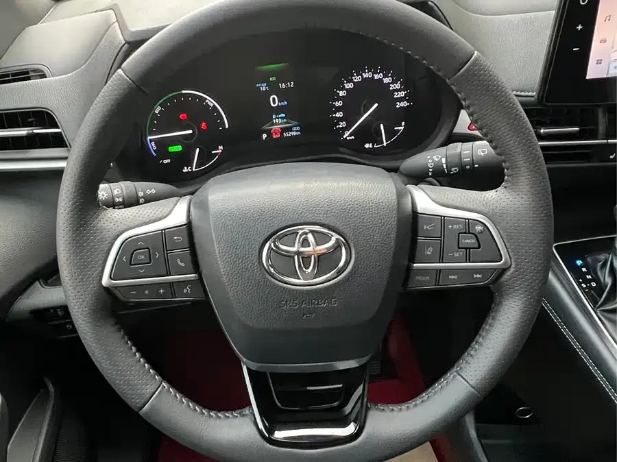 Toyota Sienna SIENNA 2024 2.5L Hybrid 4WD Premium Edition 2024 — миниатюра 4