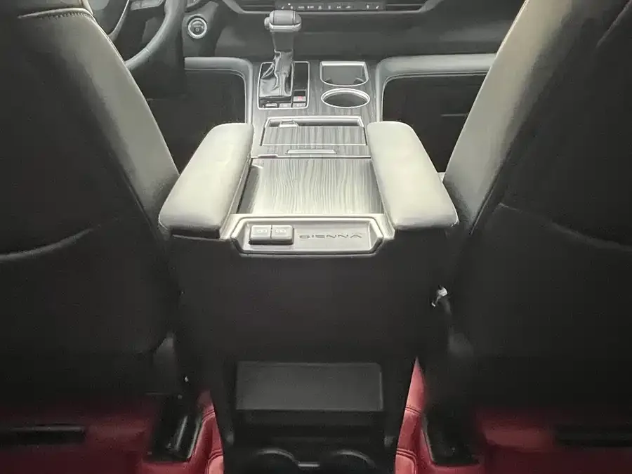 Toyota Sienna SIENNA 2024 2.5L Hybrid 4WD Premium Edition 2024 — миниатюра 5