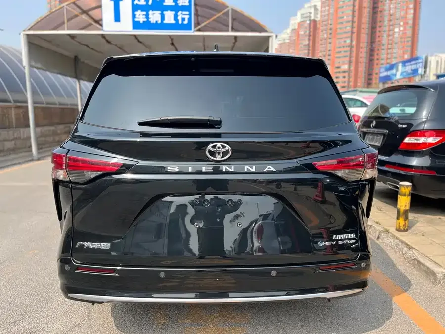 Toyota Sienna SIENNA 2024 2.5L Hybrid 4WD Premium Edition 2024 — миниатюра 2