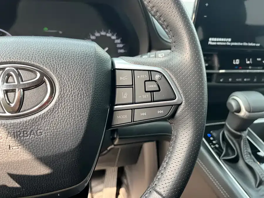 Toyota Sienna SIENNA 2024 2.5L Hybrid 4WD Premium Edition 2024 — миниатюра 4