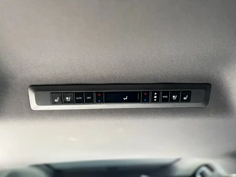 Toyota Sienna SIENNA 2024 2.5L Hybrid 4WD Premium Edition 2024 — миниатюра 5